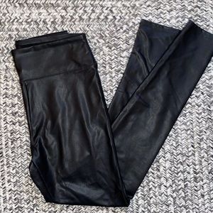 Leather leggings 🖤